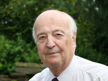 Download Pressebild: Dr. Gerhard Stuber feiert 90. Geburtstag